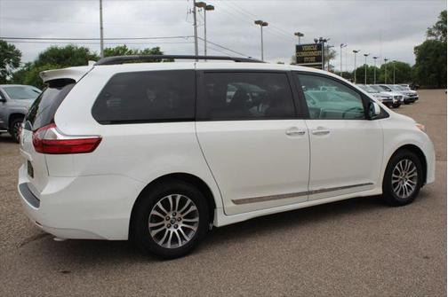 2018 Toyota Sienna XLE Premium