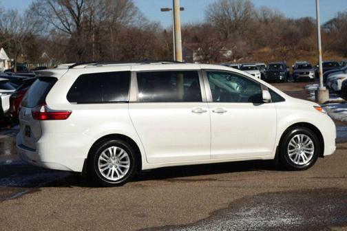 2017 Toyota Sienna XLE
