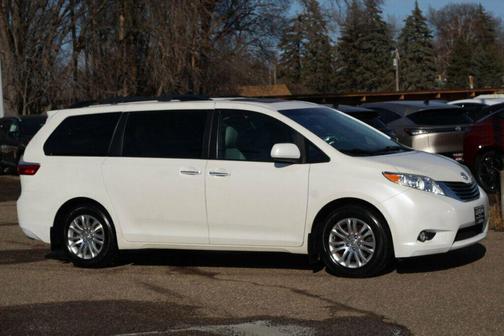 2017 Toyota Sienna XLE