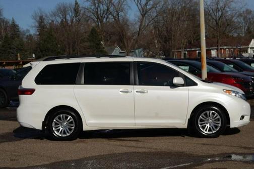 2017 Toyota Sienna XLE