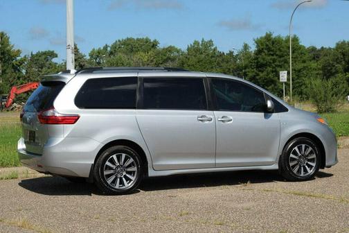 2020 Toyota Sienna LE