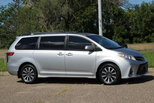 2020 Toyota Sienna LE