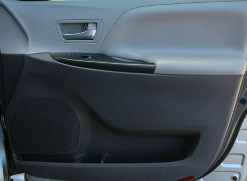 2020 Toyota Sienna LE
