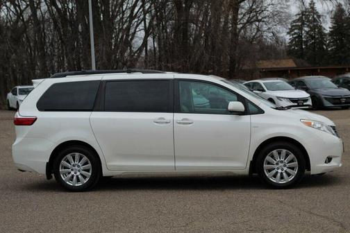 2017 Toyota Sienna XLE