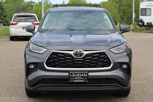 Magnetic Gray Metallic 2022 Toyota Highlander LE