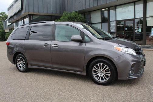 2020 Toyota Sienna XLE
