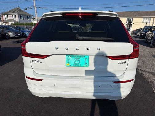White 2022 Volvo XC60 B5 Momentum