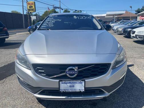 Bright Silver Metallic 2016 Volvo V60 Cross Country T5