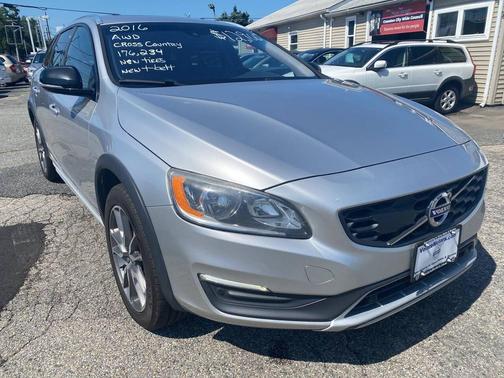 Bright Silver Metallic 2016 Volvo V60 Cross Country T5