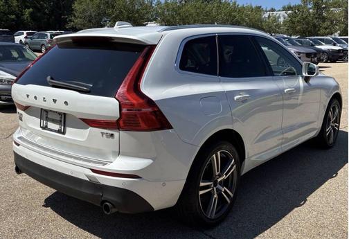 White 2018 Volvo XC60 T5 Momentum