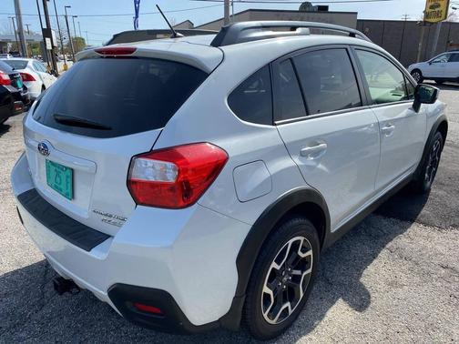 Crystal White Pearl 2017 Subaru Crosstrek 2.0i Premium