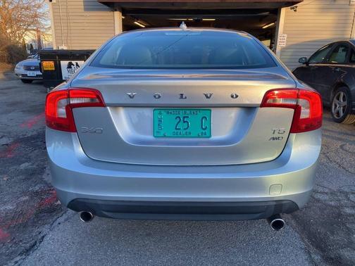 Electric Silver Metallic 2013 Volvo S60 T5 Platinum