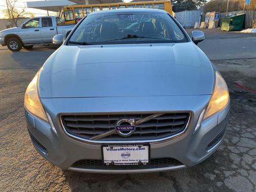 Electric Silver Metallic 2013 Volvo S60 T5 Platinum