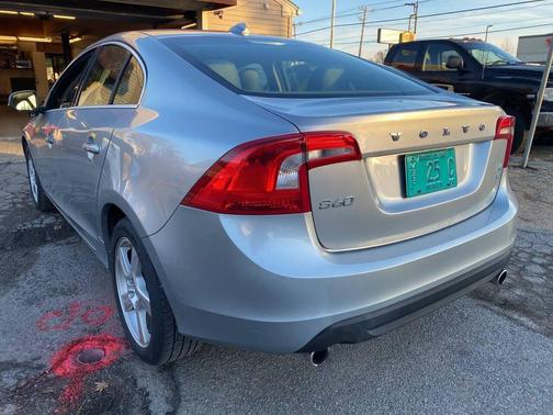 Electric Silver Metallic 2013 Volvo S60 T5 Platinum