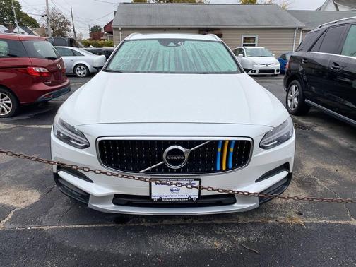 White 2018 Volvo V90 Cross Country T6