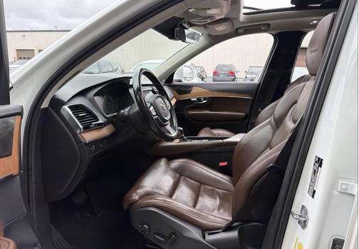 White 2019 Volvo XC90 T6 Inscription