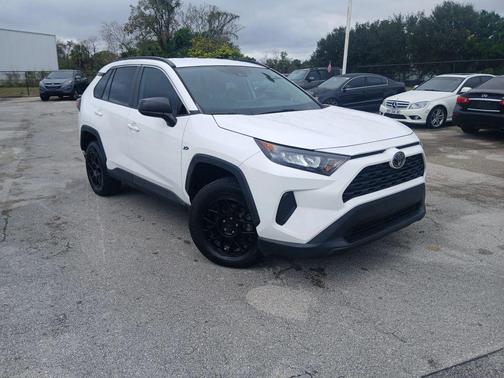 2020 Toyota RAV4 LE