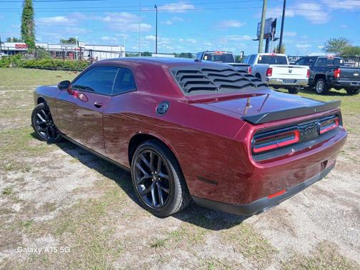 Octane Red Pearlcoat 2022 Dodge Challenger SXT