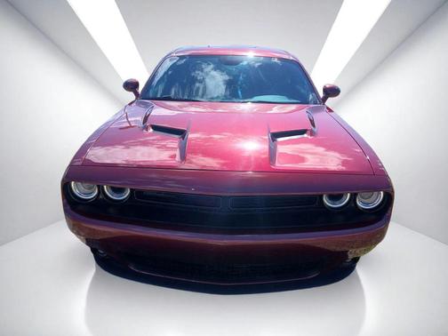 Octane Red Pearlcoat 2022 Dodge Challenger SXT