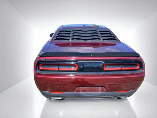 Octane Red Pearlcoat 2022 Dodge Challenger SXT