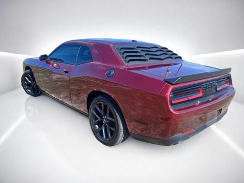 Octane Red Pearlcoat 2022 Dodge Challenger SXT