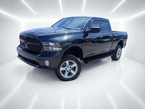Brilliant Black Crystal Pearlcoat 2016 RAM 1500 Tradesman/Express