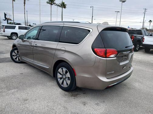 2018 Chrysler Pacifica Hybrid Limited