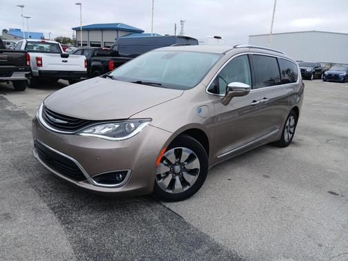 2018 Chrysler Pacifica Hybrid Limited