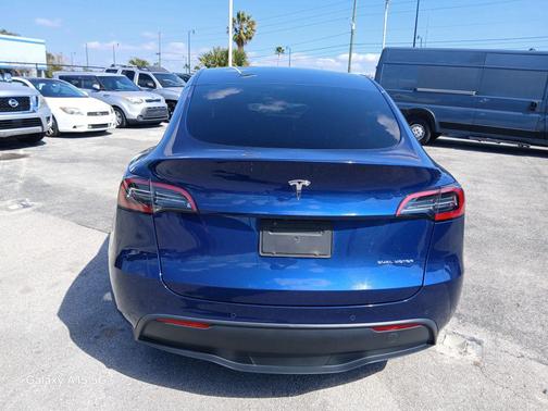 2022 Tesla Model Y Long Range Dual Motor All-Wheel Drive