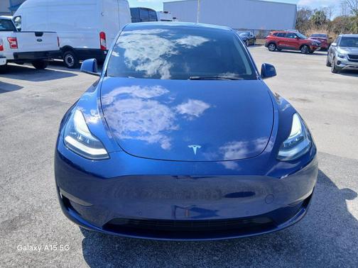2022 Tesla Model Y Long Range Dual Motor All-Wheel Drive
