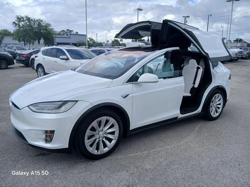 Pearl White Multi-Coat 2018 Tesla Model X 100D