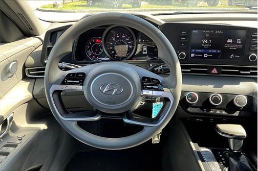 2023 Hyundai ELANTRA SE