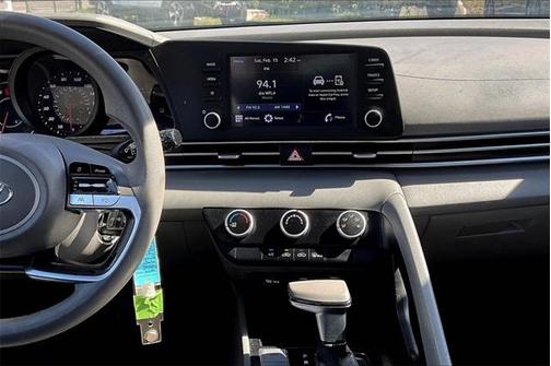 2023 Hyundai ELANTRA SE