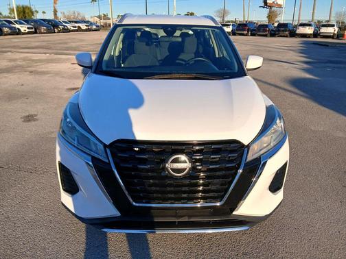 2022 Nissan Kicks SV