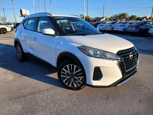 2022 Nissan Kicks SV