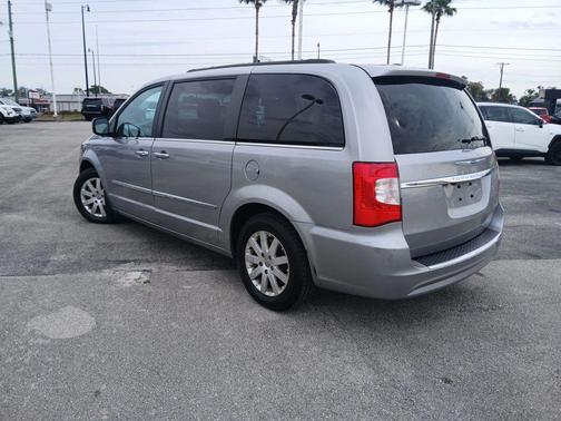 2016 Chrysler Town & Country Touring