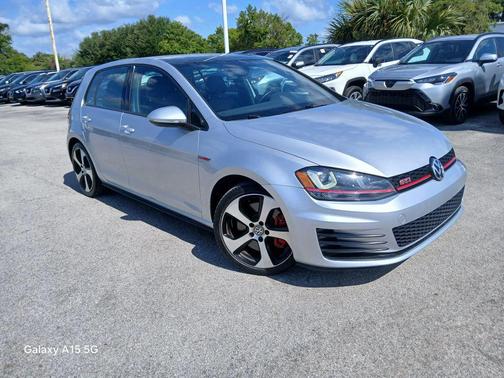 Reflex Silver Metallic 2017 Volkswagen Golf GTI 2.0T SE 4-Door