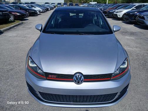 Reflex Silver Metallic 2017 Volkswagen Golf GTI 2.0T SE 4-Door