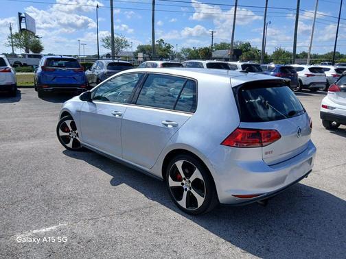 Reflex Silver Metallic 2017 Volkswagen Golf GTI 2.0T SE 4-Door