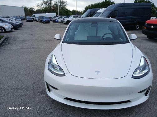Pearl White Multi-Coat 2023 Tesla Model 3 Standard Range