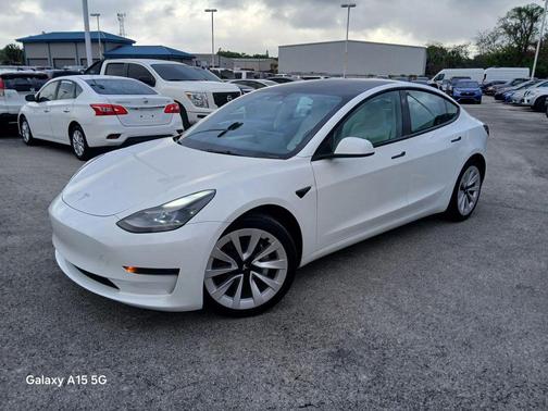 Pearl White Multi-Coat 2023 Tesla Model 3 Standard Range