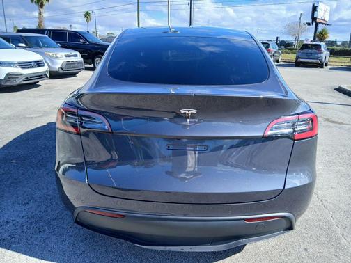 2021 Tesla Model Y Standard Range Rear-Wheel Drive