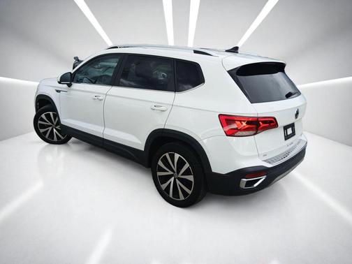 2022 Volkswagen Taos SE 4MOTION Sport Utility 4D