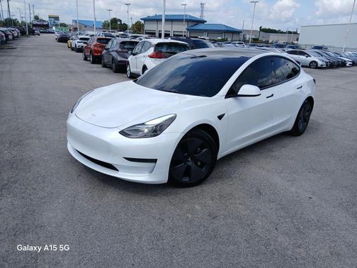 Pearl White Multi-Coat 2023 Tesla Model 3 Standard Range