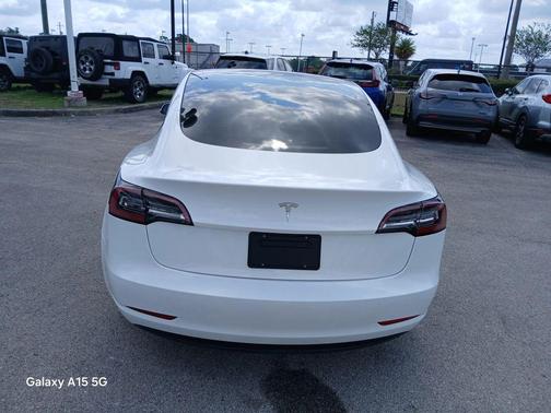 Pearl White Multi-Coat 2023 Tesla Model 3 Standard Range