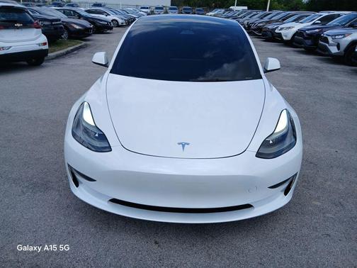 Pearl White Multi-Coat 2023 Tesla Model 3 Standard Range