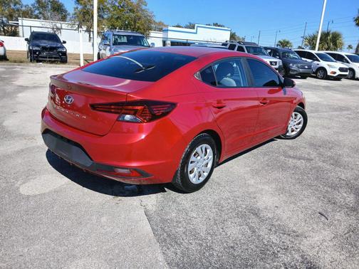 2019 Hyundai ELANTRA SE