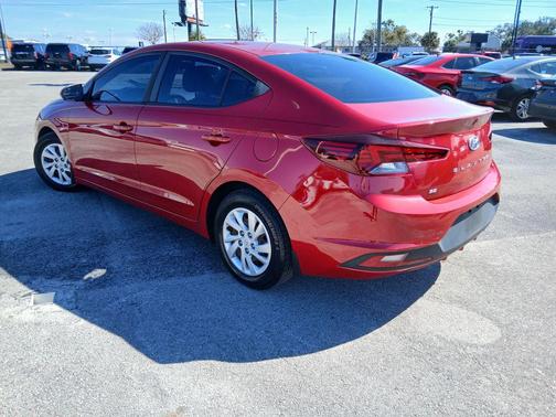 2019 Hyundai ELANTRA SE