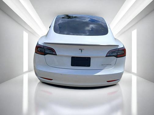 Pearl White Multi-Coat 2021 Tesla Model 3 Performance