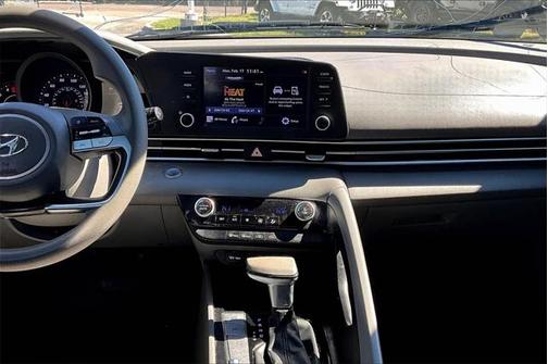 2022 Hyundai ELANTRA SEL